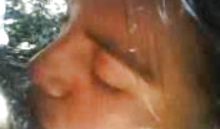 હોટ બેબ હાર્ડ જર્મન porn Striptease અને તેના pussy સાથે ભજવે છે